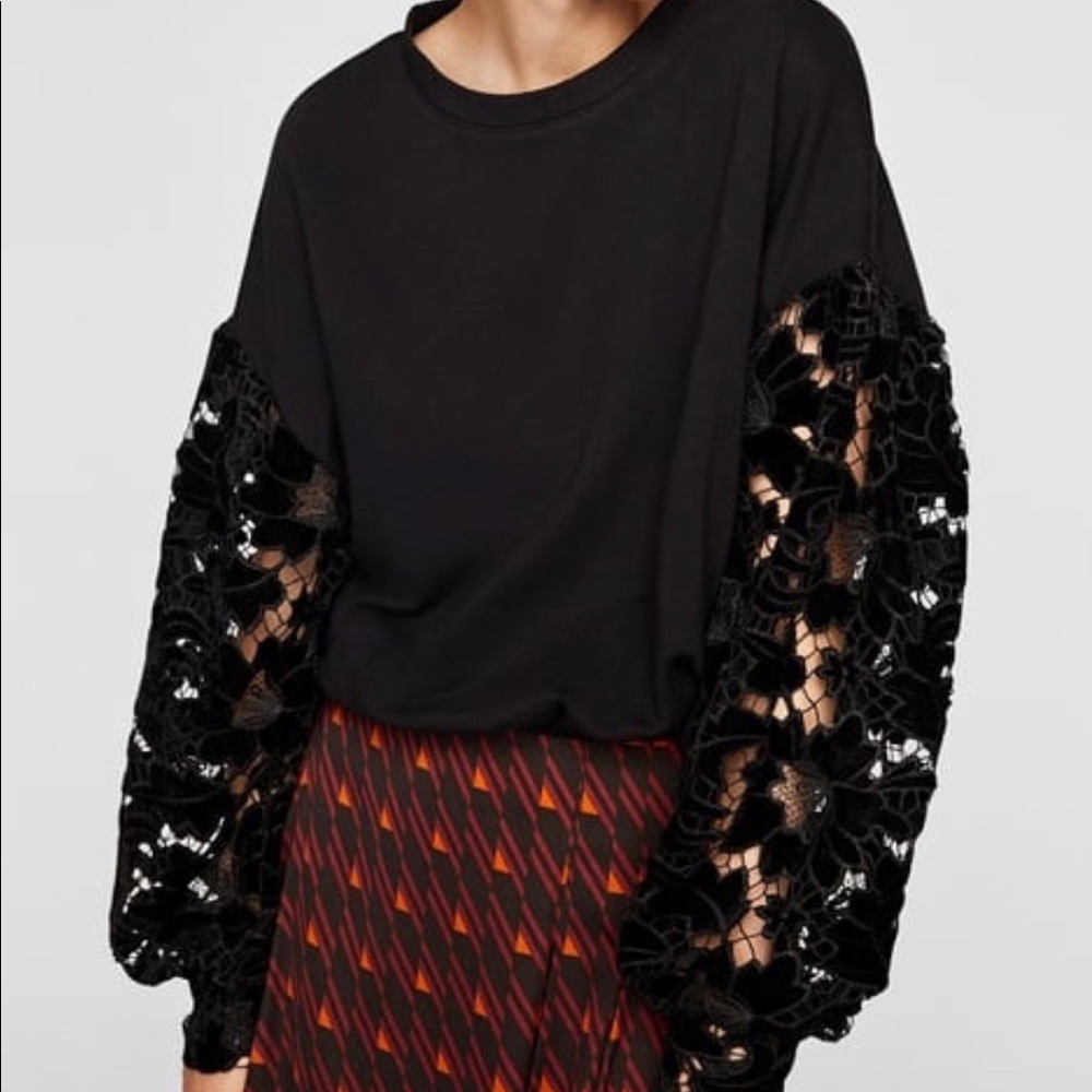Zara Black crop sweatshirt